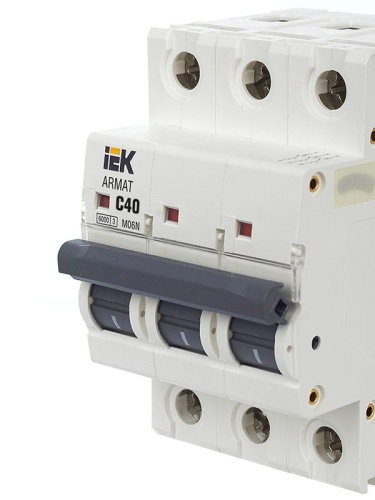 Выключатель автоматический модульный 3п C 40А M06N ARMAT IEK AR-M06N-3-C040